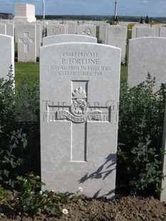 MONT HUON MILITARY CEMETERY, LE TREPORT - FORTUNE, P