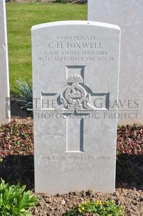 MONT HUON MILITARY CEMETERY, LE TREPORT - FOXWELL, CHARLES HENRY