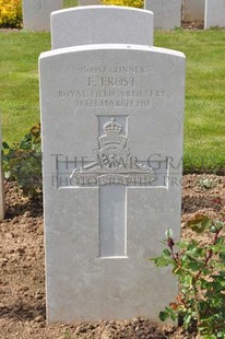 MONT HUON MILITARY CEMETERY, LE TREPORT - FROST, F