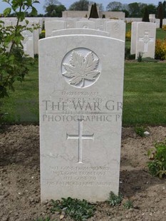 MONT HUON MILITARY CEMETERY, LE TREPORT - GARLAND, PERCY