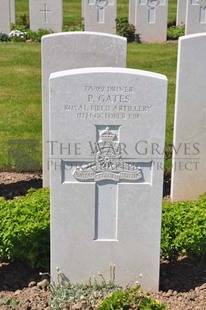 MONT HUON MILITARY CEMETERY, LE TREPORT - GATES, P