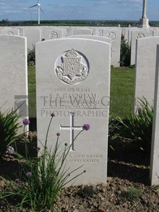 MONT HUON MILITARY CEMETERY, LE TREPORT - GAYNHAM, RICHARD EDWARD