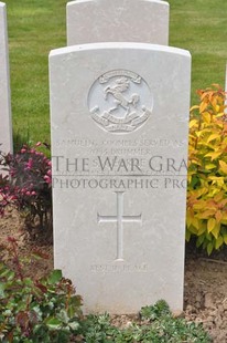 MONT HUON MILITARY CEMETERY, LE TREPORT - GEORGE, S