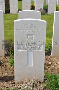 MONT HUON MILITARY CEMETERY, LE TREPORT - GIBBS, J R