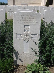 MONT HUON MILITARY CEMETERY, LE TREPORT - GLADWIN, HENRY JAMES