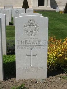 MONT HUON MILITARY CEMETERY, LE TREPORT - GLOSTER, H W