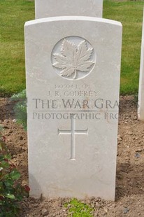 MONT HUON MILITARY CEMETERY, LE TREPORT - GODFREY, J R