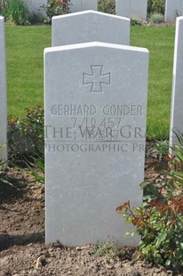 MONT HUON MILITARY CEMETERY, LE TREPORT - GONDER, GERHARD