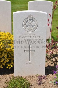 MONT HUON MILITARY CEMETERY, LE TREPORT - GOTTHARDT, FRANK