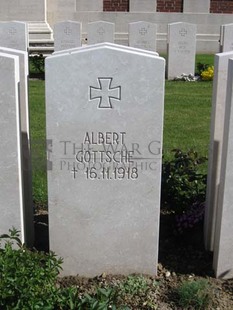 MONT HUON MILITARY CEMETERY, LE TREPORT - GOTTSCHE, ALBERT