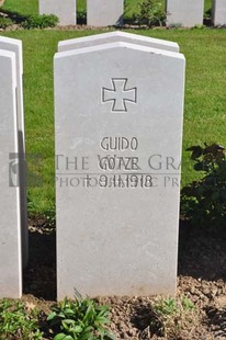 MONT HUON MILITARY CEMETERY, LE TREPORT - GOTZE, GUIDO