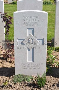 MONT HUON MILITARY CEMETERY, LE TREPORT - GOULD, G E