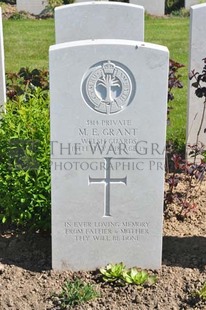 MONT HUON MILITARY CEMETERY, LE TREPORT - GRANT, MAURICE EDWARD