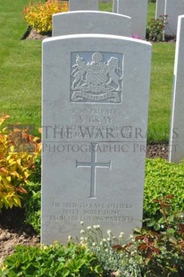 MONT HUON MILITARY CEMETERY, LE TREPORT - GRAY, A