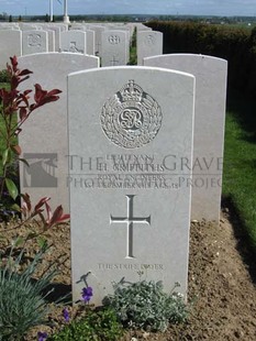 MONT HUON MILITARY CEMETERY, LE TREPORT - GRIFFITHS, HUGH