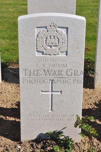 MONT HUON MILITARY CEMETERY, LE TREPORT - GROOM, CHARLES REGINALD