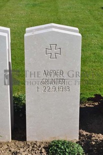 MONT HUON MILITARY CEMETERY, LE TREPORT - GRUNTER, ALFRED