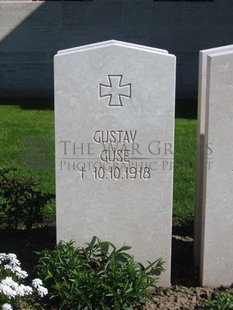 MONT HUON MILITARY CEMETERY, LE TREPORT - GUEST, H