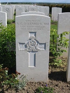 MONT HUON MILITARY CEMETERY, LE TREPORT - GUSE, GUSTAV