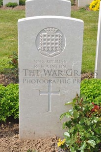 MONT HUON MILITARY CEMETERY, LE TREPORT - HAINTON, R