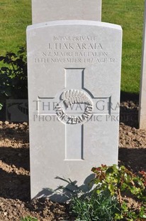 MONT HUON MILITARY CEMETERY, LE TREPORT - HAKARAIA, JOHN