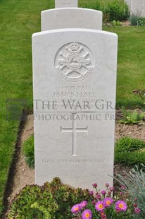 MONT HUON MILITARY CEMETERY, LE TREPORT - HALL, JAMES