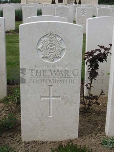 MONT HUON MILITARY CEMETERY, LE TREPORT - HALSTEAD, R L