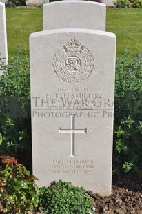 MONT HUON MILITARY CEMETERY, LE TREPORT - HAMILTON, HENRY DOUGLAS