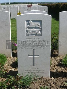 MONT HUON MILITARY CEMETERY, LE TREPORT - HAMPTON, WILLIAM LAURENCE