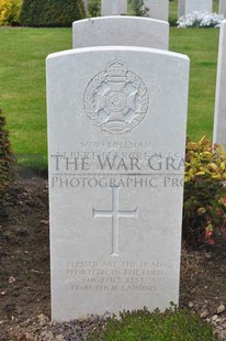 MONT HUON MILITARY CEMETERY, LE TREPORT - HARGREAVES, ALBERT