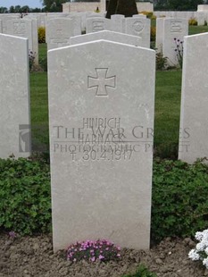 MONT HUON MILITARY CEMETERY, LE TREPORT - HARNACK, HINRICH