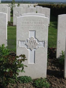 MONT HUON MILITARY CEMETERY, LE TREPORT - HARRIS, THOMAS