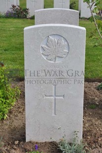 MONT HUON MILITARY CEMETERY, LE TREPORT - HARVEY, R