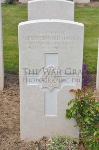 MONT HUON MILITARY CEMETERY, LE TREPORT - HAWKES, ALBERT EDWARD