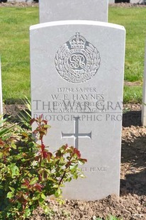 MONT HUON MILITARY CEMETERY, LE TREPORT - HAYNES, WILLIAM ERNEST