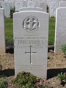 MONT HUON MILITARY CEMETERY, LE TREPORT - HEATHER, RICHARD ARTHUR