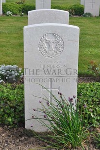 MONT HUON MILITARY CEMETERY, LE TREPORT - HENDERSON, J