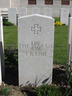 MONT HUON MILITARY CEMETERY, LE TREPORT - HERRE, KARL