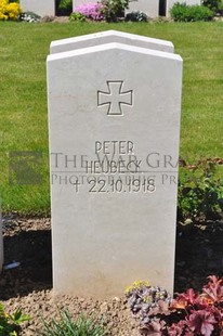 MONT HUON MILITARY CEMETERY, LE TREPORT - HEUBECK, PETER