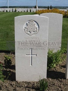 MONT HUON MILITARY CEMETERY, LE TREPORT - HEWITT, CHARLES ROBERT