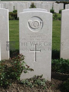 MONT HUON MILITARY CEMETERY, LE TREPORT - HEYES, S