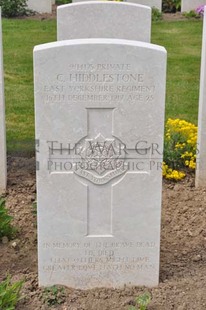 MONT HUON MILITARY CEMETERY, LE TREPORT - HIDDLESTONE, C