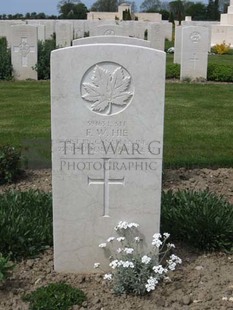 MONT HUON MILITARY CEMETERY, LE TREPORT - HIE, FREDERICK WILLIAM