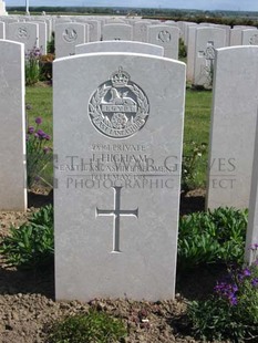 MONT HUON MILITARY CEMETERY, LE TREPORT - HIGHAM, J