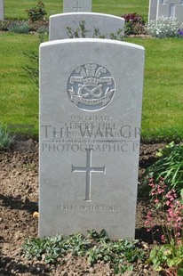 MONT HUON MILITARY CEMETERY, LE TREPORT - HILL, ALBERT