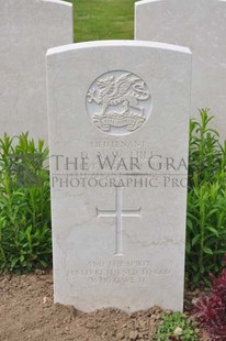 MONT HUON MILITARY CEMETERY, LE TREPORT - HILL, DOUGLAS AGAR WORSLEY