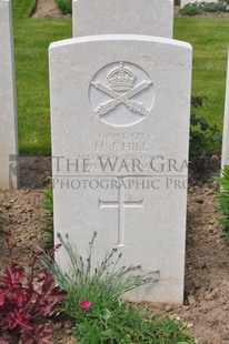 MONT HUON MILITARY CEMETERY, LE TREPORT - HILL, HAROLD JOSEPH