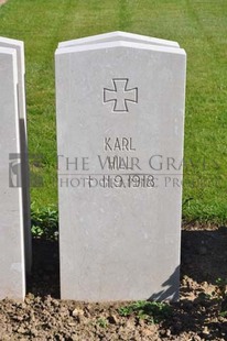 MONT HUON MILITARY CEMETERY, LE TREPORT - HILL, KARL