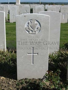 MONT HUON MILITARY CEMETERY, LE TREPORT - HILL, ROBERT HENRY