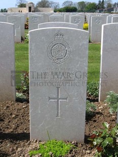 MONT HUON MILITARY CEMETERY, LE TREPORT - HILLMAN, WALTER